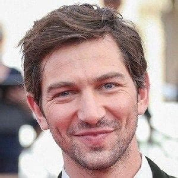 Michiel Huisman | Bio, Age, Net Worth, Relationship, Career