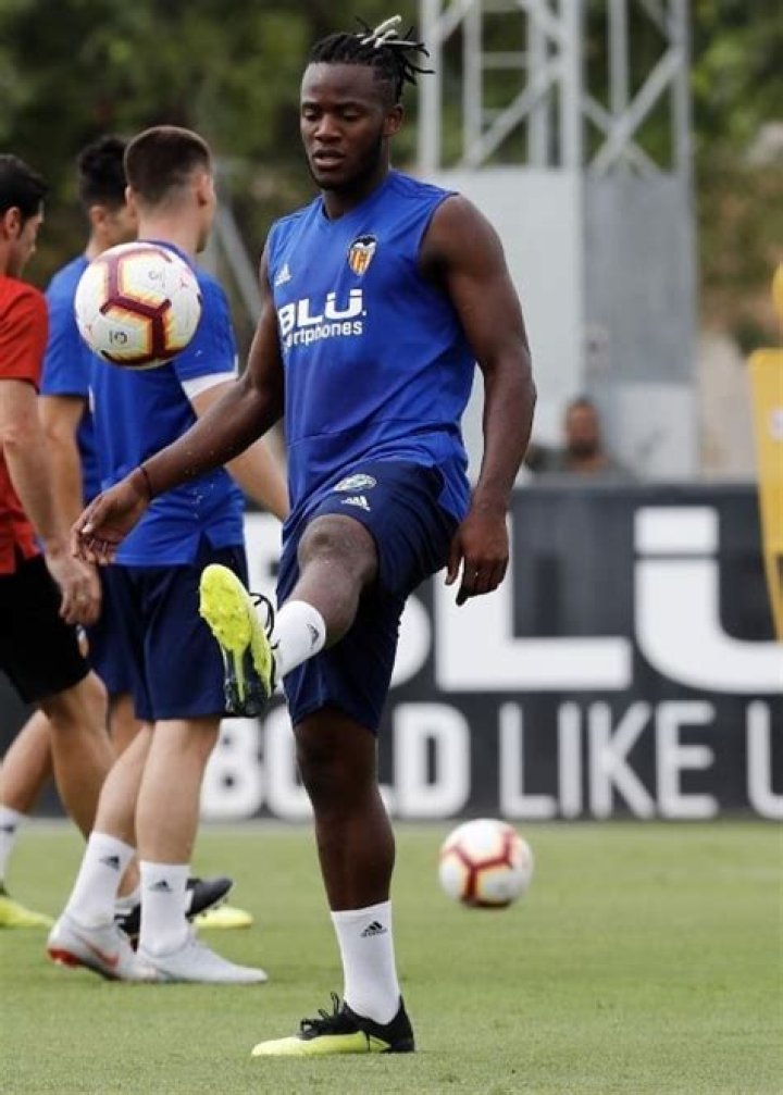 Michy Batshuayi- Wiki, Height, Girlfriend, Net Worth, Career