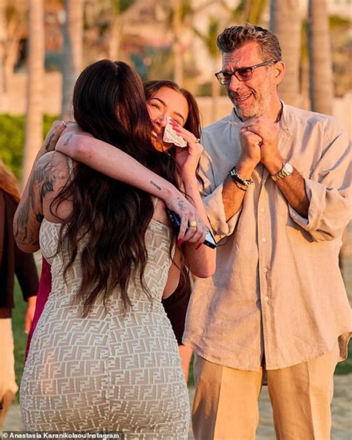 Stassie Karanikolaou | Parents, Periklis Nikolaos And Nicolette